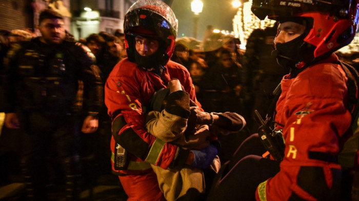 Neredi u novogodišnjoj noći širom Evrope: U Nemačkoj i Francuskoj na stotine uhapšeno, mladić poginuo od petarde