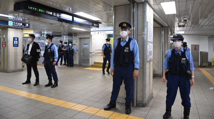 Napad nožem u vozu u Tokiju: Tri muškarca povređena, policija uhapsila ženu