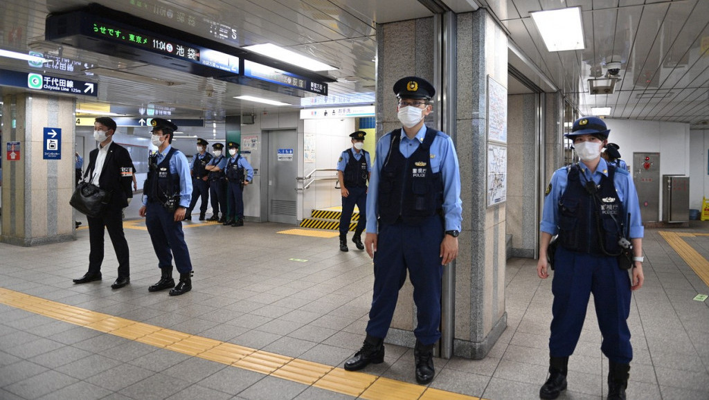 Napad nožem u vozu u Tokiju: Tri muškarca povređena, policija uhapsila ženu