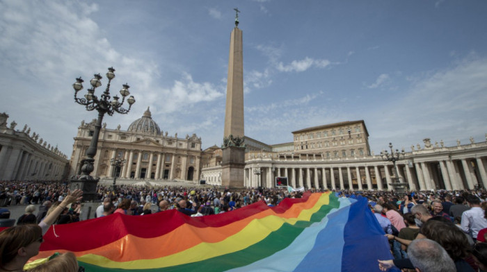 Vatikan pokušava da smiri biskupe: "Blagoslov istopolnih brakova nije jeres, niti bogohuljenje"