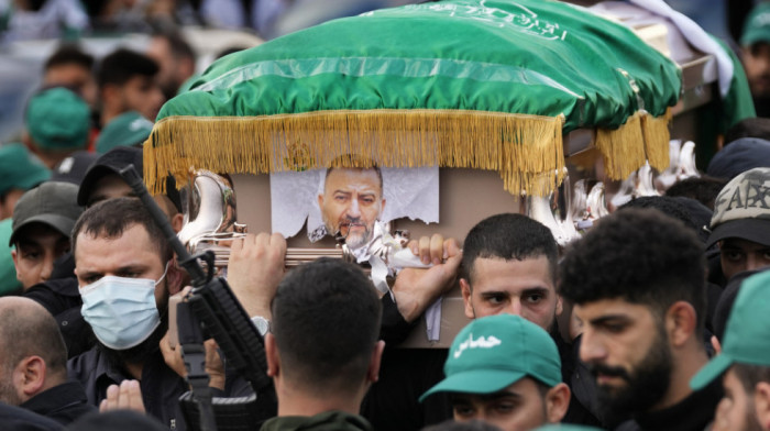 Puška na kovčegu lidera Hamasa: Hiljade ljudi u Bejrutu prisustvovalo sahrani Salaha al Arurija