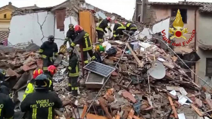 Eksplozija u zgradi u Rimu, tri osobe izvučene iz ruševina