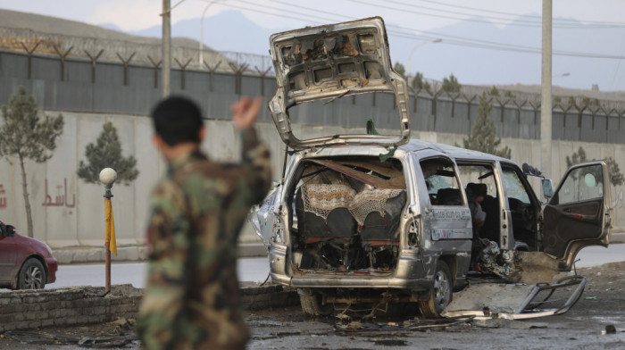Eksplodirao minibus u Kabulu, stradale dve osobe