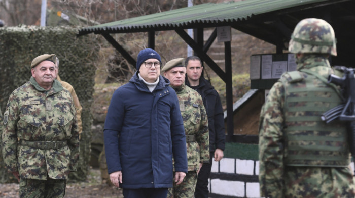Vučević na Božić obišao vojnike u Kopnenoj zoni bezbednosti: "Oni bez obzira na dan ili datum, izvršavaju svoje zadatke"