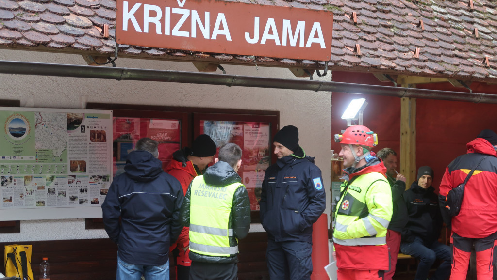 Petoro ljudi koji su od subote bili zarobljeni u slovenačkoj Križnoj jami uspešno spaseni