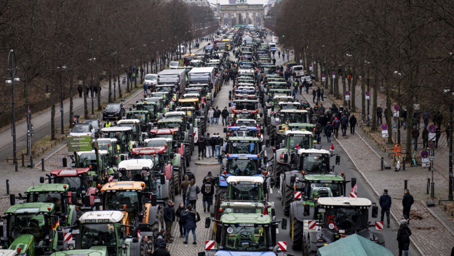 Poginuo vozač koji je kamionom uleteo u masu na protestu farmera u Nemačkoj