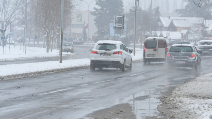 "Putevi Srbije" pozivaju na oprez zbog padavina: Očekuje se prelazak kiše u sneg u Vojvodini i Beogradu