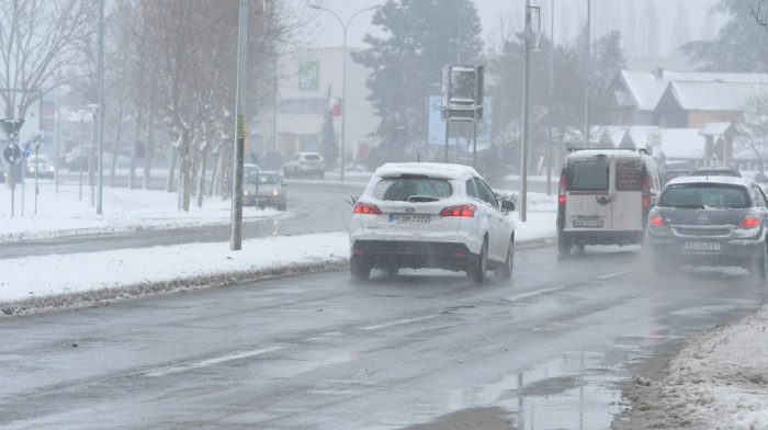 "Putevi Srbije" pozivaju na oprez zbog padavina: Očekuje se prelazak kiše u sneg u Vojvodini i Beogradu