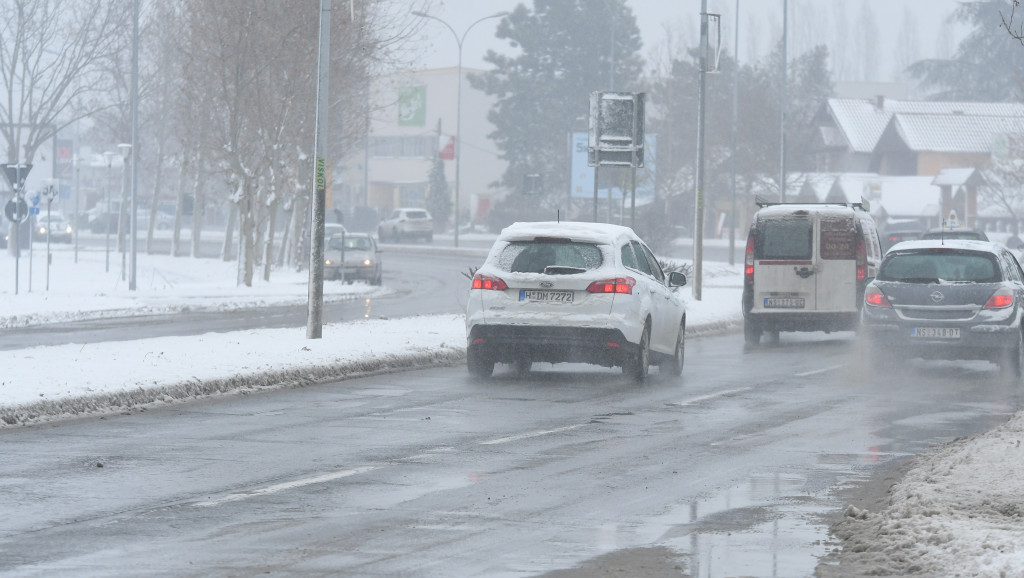 "Putevi Srbije" pozivaju na oprez zbog padavina: Očekuje se prelazak kiše u sneg u Vojvodini i Beogradu