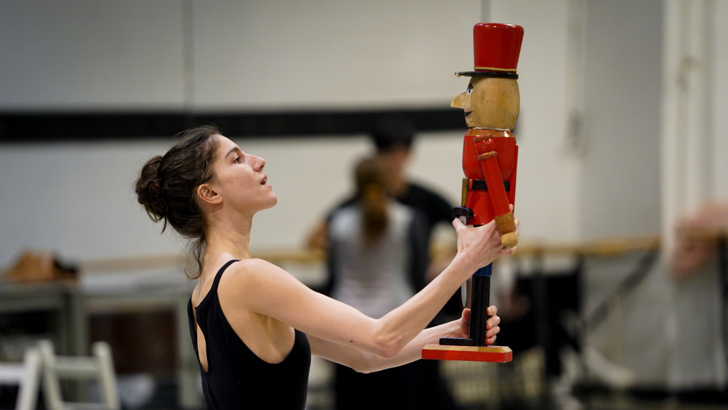 Baletski solisti iz Pariza izvode "Krcka Oraščića" u Narodnom pozorištu: "Uzbudljivo je igrati sa novim ansamblom"