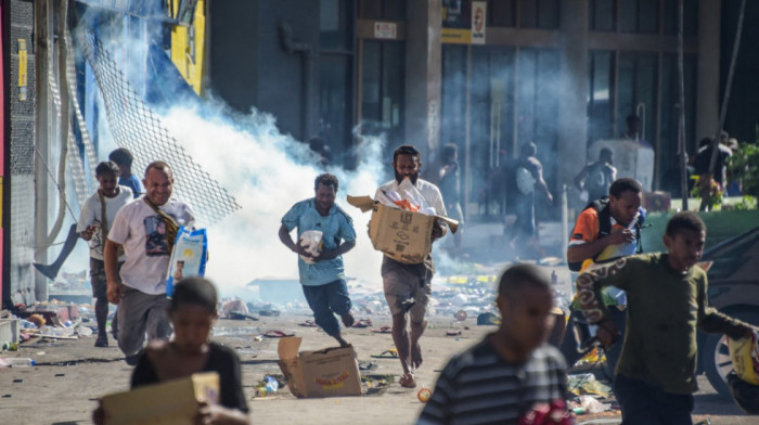Neredi na Papua Novoj Gvineji: Zbog štrajka policije zapaljene prodavnice, ima žrtava