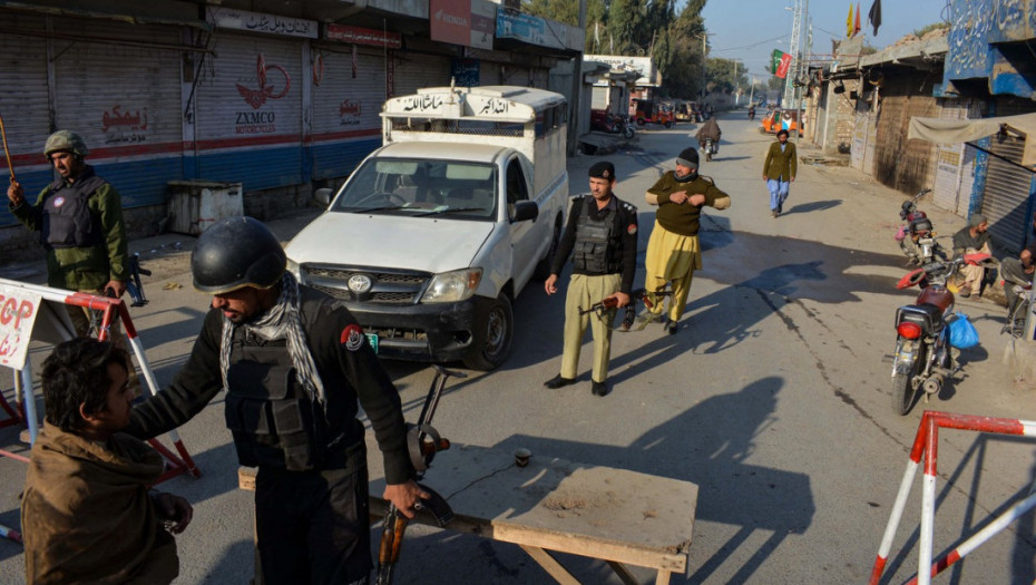 Napad na policiju u Pakistanu: Grupa militanata zasula mecima kontrolni punkt, poginulo više policajca