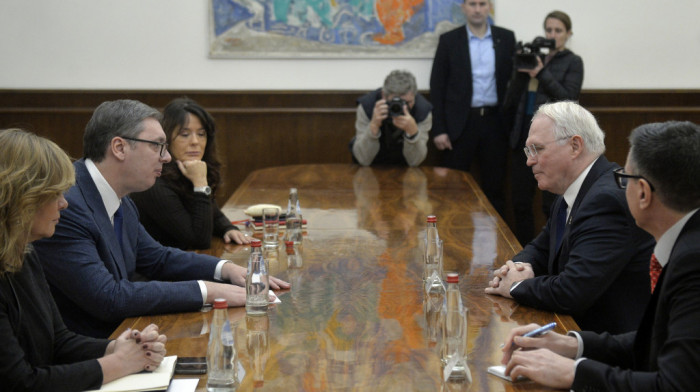 Vučić: Otvoren razgovor sa Hilom, potvrdili posvećenost miru u regionu