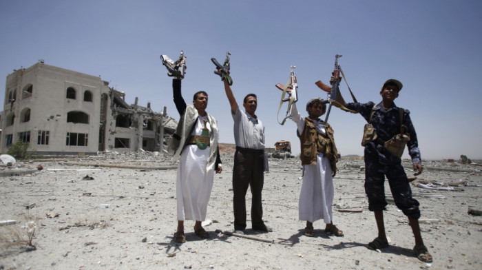 Ministar odbrane Jemena zapretio: Ruke naših snaga su na obaraču