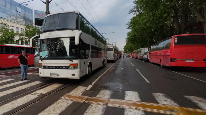 Koliko košta emitovanje filmova u autobusima: Hoće li autoprevoznici plaćati naknadu Glumačkoj organizaciji Srbije?