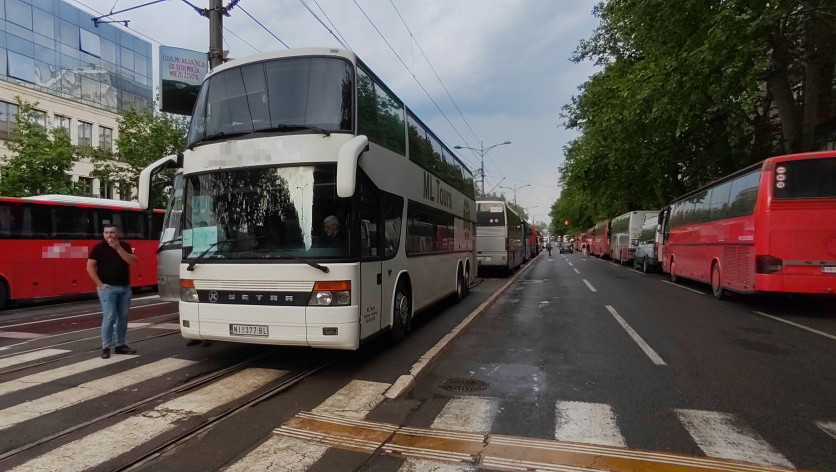 Koliko košta emitovanje filmova u autobusima: Hoće li autoprevoznici plaćati naknadu Glumačkoj organizaciji Srbije?