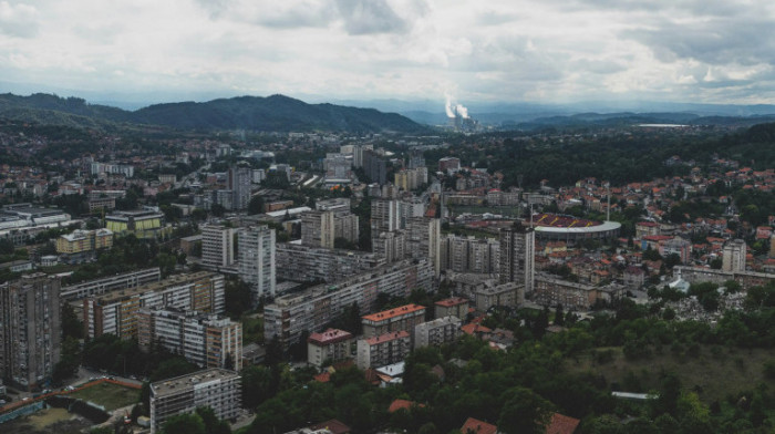 U stanu samoubice u Tuzli pronađena tri tela: Pretpostavlja se da je reč o supruzi i dvoje dece