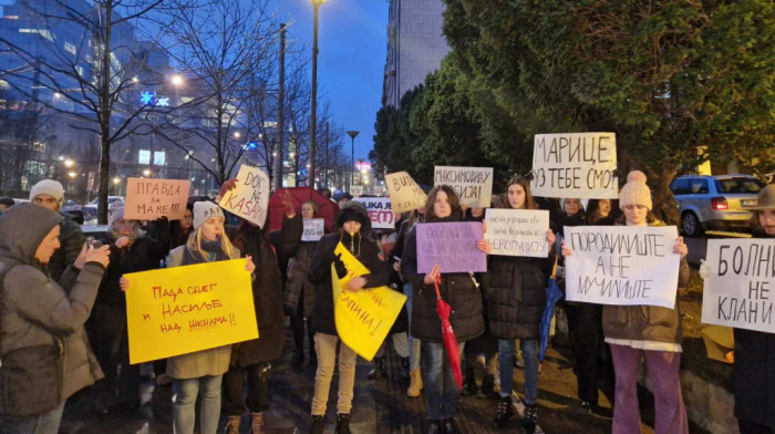 "Porodilište, a ne mučilište": Protest ispred Ministarstva zdravlja zbog akušerskog nasilja