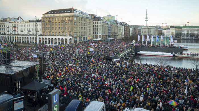 Desetine hiljada ljudi na protestu u Hamburgu protiv AfD i desničarskog ekstremizma