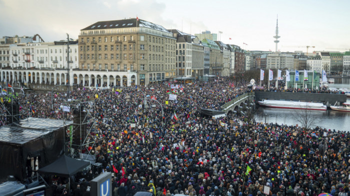 Desetine hiljada ljudi na protestu u Hamburgu protiv AfD i desničarskog ekstremizma