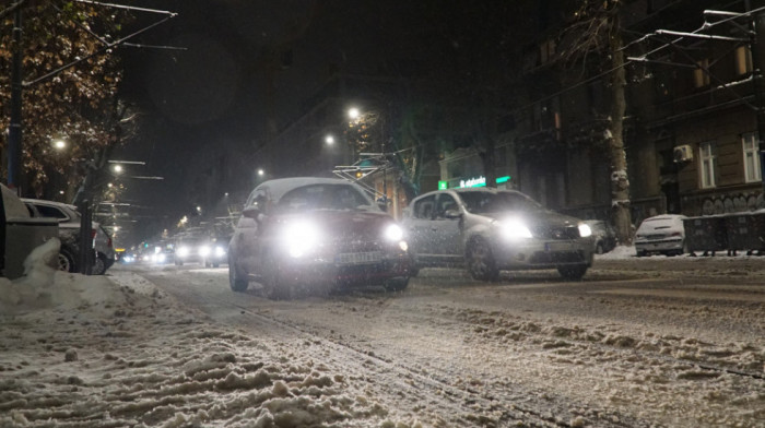 Veje širom Srbije: Na pojedinim deonicama sneg do 10 centimetara, RHMZ najavljuje padavine i za subotu