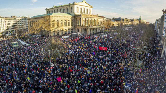 Protesti protiv desnice u Nemačkoj: Svemu prethodio jedan sastanak, vlasti odgovara skretanje pažnje sa loših rezultata
