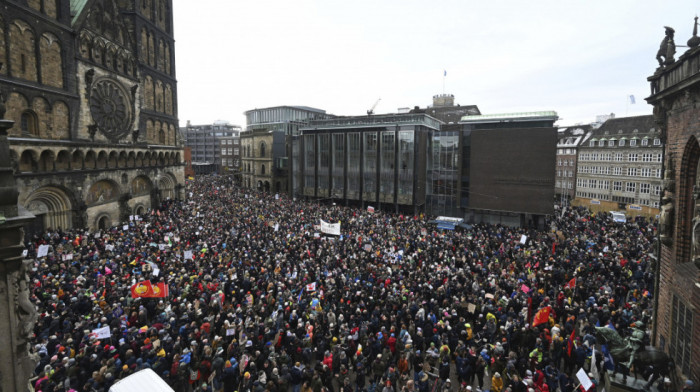 Nemačku zahvatio talas masovnih demonstracija: Šta je izvelo ljude na ulice i otkud sad poziv na Degzit?