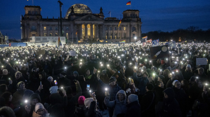 Desetine hiljada protiv desničarskog ekstremizma u Nemačkoj, u Minhenu prekinut skup zbog gužve