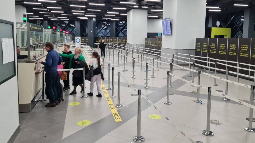 Aerodrom "Nikola Tesla": Letovi se realizuju i pored otežanih zimskih uslova