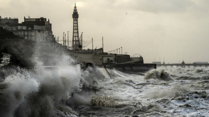 Ka Velikoj Britaniji hrli nova oluja: Železnica će biti u zastoju, preti opasnost objektima