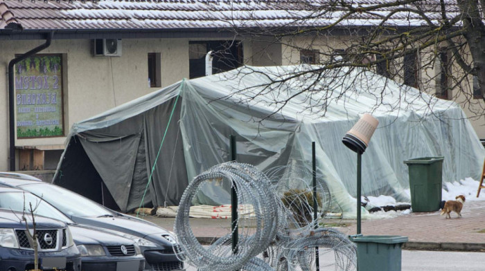 Kosovska policija zatražila da Srbi do 15h uklone šator ispred opštine Leposavić