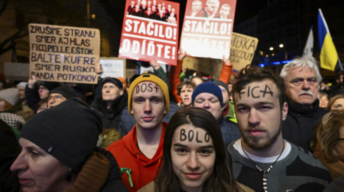 Hiljade ljudi protestovalo u Slovačkoj protiv plana premijera Roberta Fica da izmeni krivični zakon