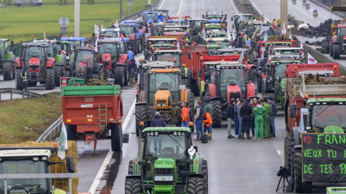 Francuska umiruje farmere zabranom "mesnih" naziva za biljne proteine