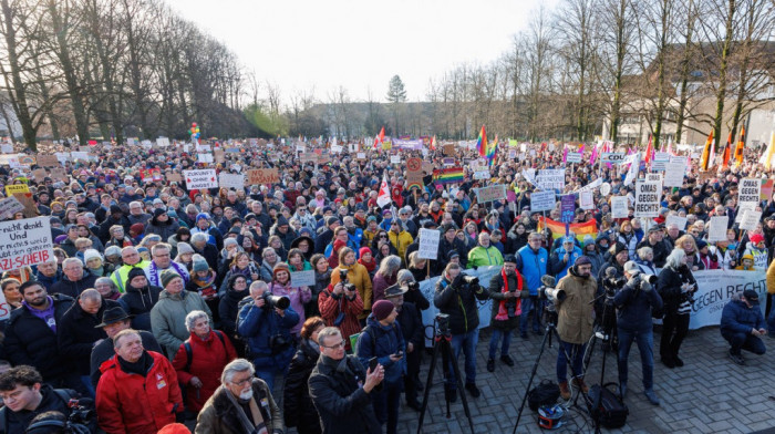 Demonstracije protiv desničarskog ekstremizma u Nemačkoj: Protesti u Diseldorfu, Osnabriku, Kilu...