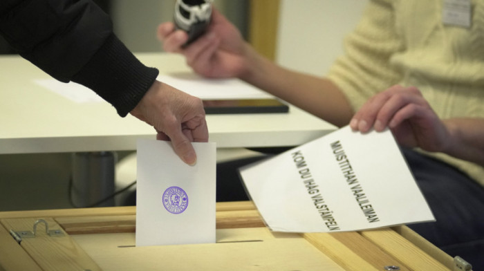 Otvorena birališta: Finci danas glasaju za novog predsednika između devet kandidata, izvestan drugi krug