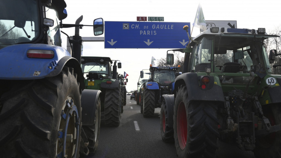 Dve nedelje protesta francuskih poljoprivrednika: Farmeri na traktorima se približavaju Parizu u nameri da ga blokiraju