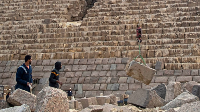 Na Mikerinovu piramidu stavljaju granitnu fasadu: Projekat restauracije istorijskog spomenika pokrenuo žestoku debatu