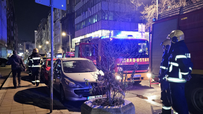 Ugašen požar u centru Beograda: Gorela zgrada "Borbe", policija blokirala Kosovsku ulicu