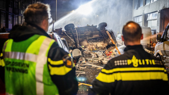 Eksplozija i požar u zgradi u Roterdamu: Povređeno nekoliko osoba, vatrogasci se i dalje bore sa vatrenom stihijom