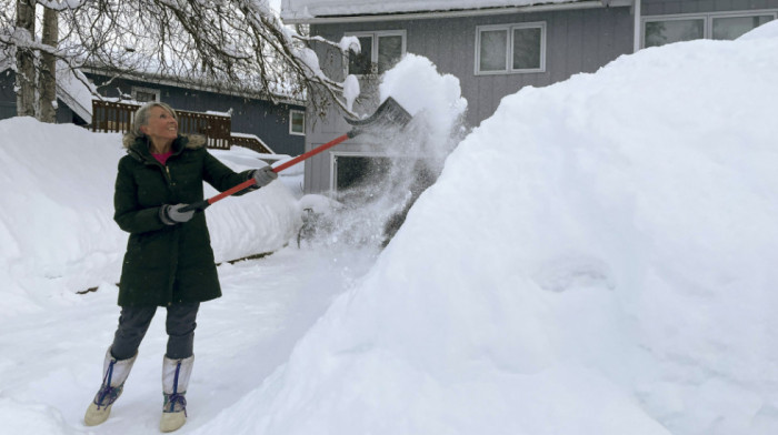 Na Aljasci palo preko 2,6 metara snega, urušile se zgrade (FOTO)