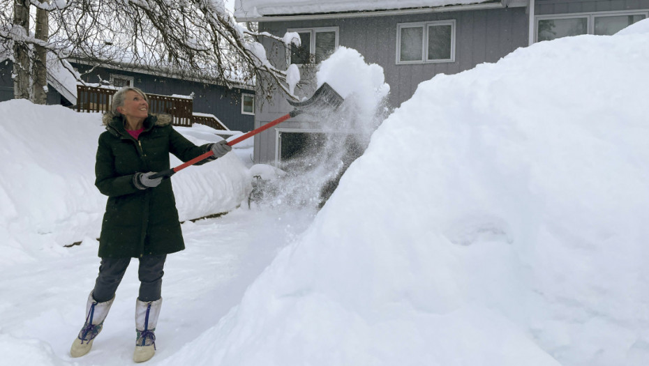 Na Aljasci palo preko 2,6 metara snega, urušile se zgrade (FOTO)