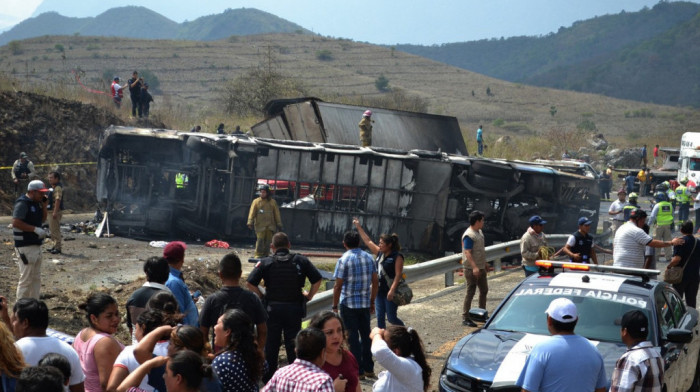 Teška saobraćajna nesreća u Meksiku: U sudaru autobusa i kamiona poginulo najmanje 19 osoba, povređeno 18