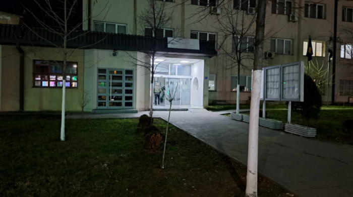 Zdravstveni radnici pušteni iz policijske stanice u Prištini