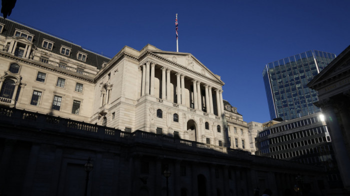 Banka Engleske zadržala referentnu kamatnu stopu na 5,25 odsto