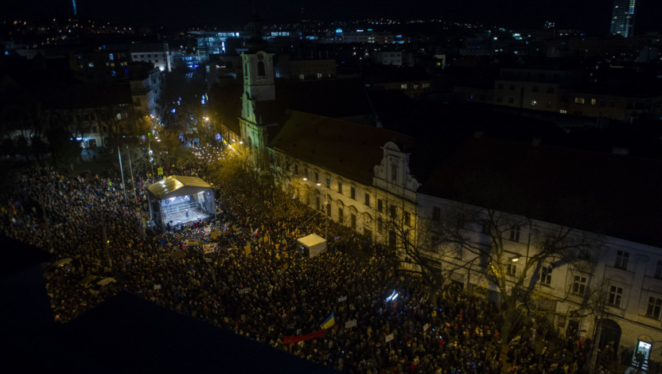 Na desetine hiljada ljudi u Slovačkoj protestovalo protiv Ficove reforme tužilaštva