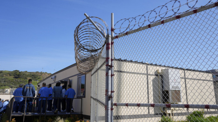 Oko 200 zatvorenika napalo čuvare u zatvoru u Kaliforniji, devet osoba povređeno