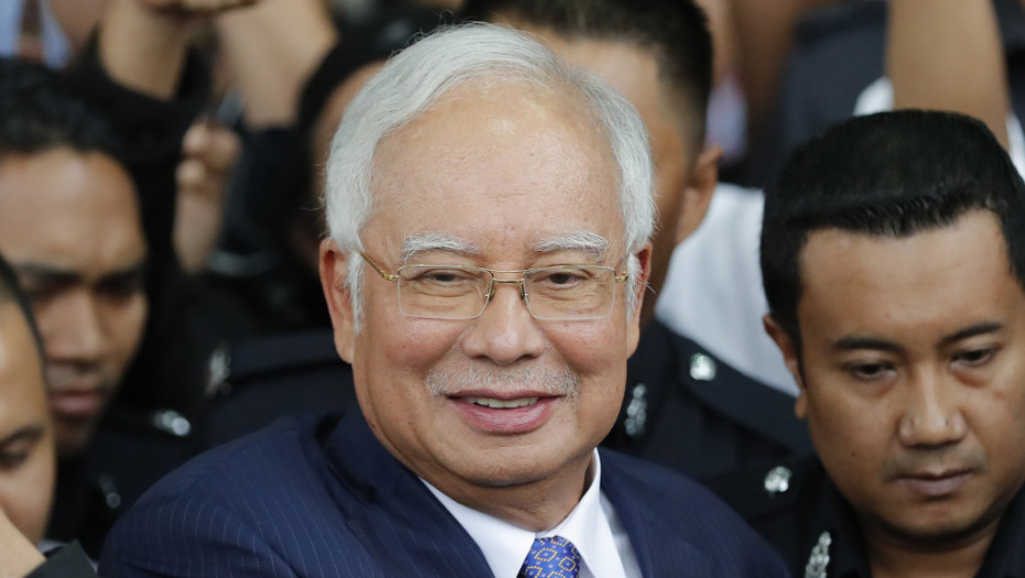 Malezija: Prepolovljena zatvorska kazna bivšem premijeru Nadžibu