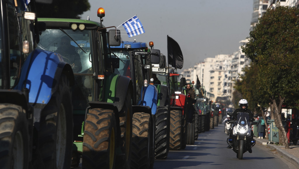 Grčka najavila pomoć farmerima od 82 miliona evra, nakon što je 300 traktora prodefilovalo Solunom