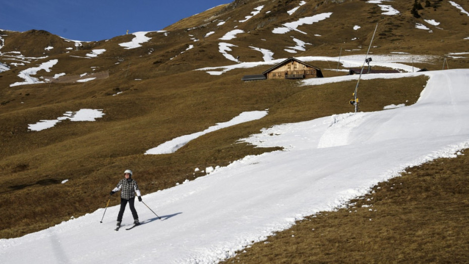 Švajcarska skijališta opustela jer su zbog blagog januara ostala bez snega