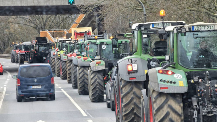 Euronews Srbija u Frakfurtu: Poljoprivrednici blokirali prilaz aerodromu (FOTO, VIDEO)